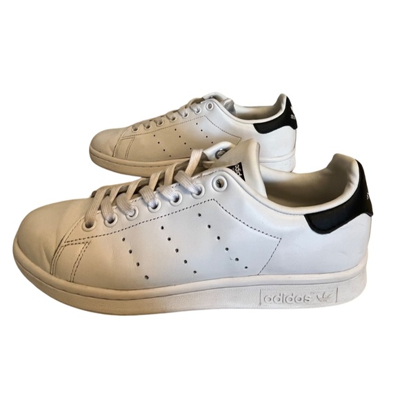 Adidas Stan Smith Sneakers. Fit like size 8 or 8.5 - Picture 4 of 7